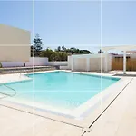 Americas Downtown : Prime Location Accomm. ארונה